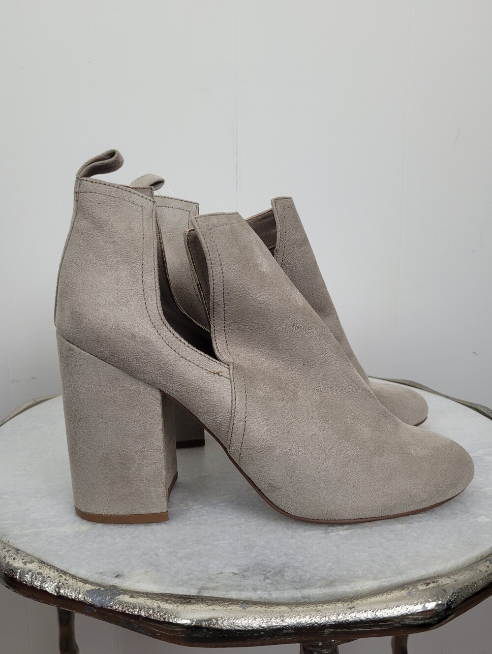 Steve Madden Size 9.5 Taupe Suede-Look Block Heel Ankle Booties